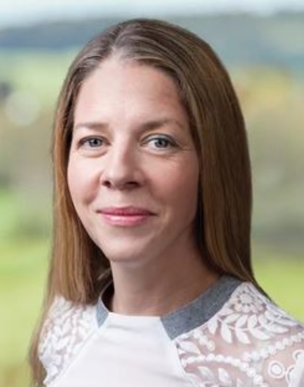 Nicole Hermann, Lehrerin, Montessori-Pädagogin und MACTE-zertifizierte Montessori-Trainerin für die Altersstufen 3–6 und 6–9 Jahre